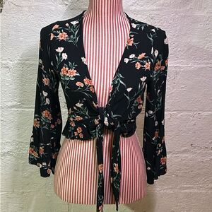 American Eagle Floral Cropped Wrap Tie V-Neck Blouse Ruffle Sz M Boho 70s Summer